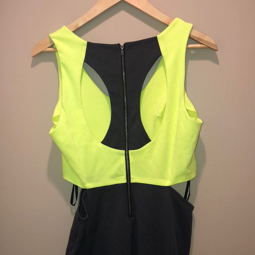 Cute cutout dress size large - Picture 3 of 4